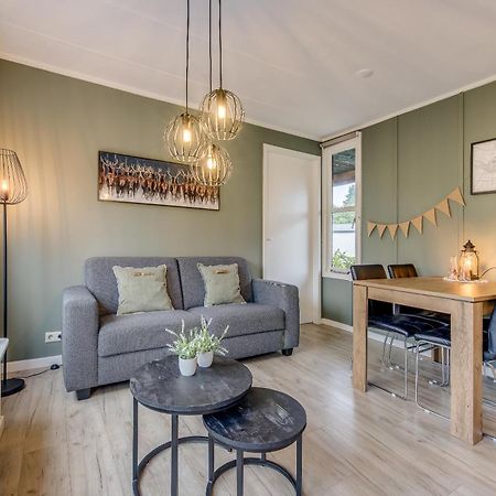 Chalet 'T Veluws Stulpje "Geniet, Ontspan En Droom Even Lekker Weg!" Putten Kültér fotó